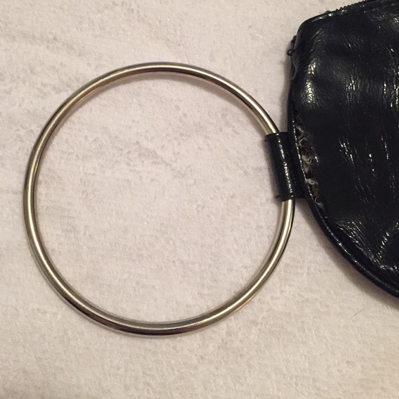 Clutch - Picture 3 of 4