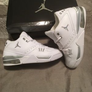 Jordan Flight 23 (GS) White/Metallic Silver-White