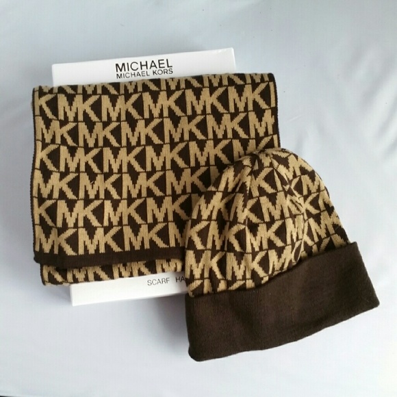 Michael Kors Accessories - 🌟🌟LAST DAY LISTED 🌟Michael Kors gift set NWT