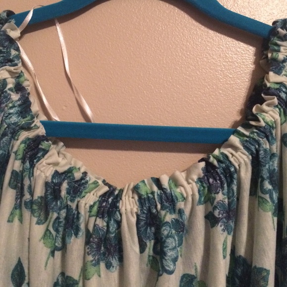 Modest dress - Picture 3 of 3