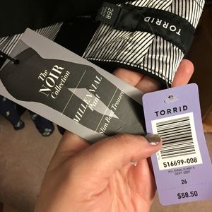 Torrid millennial slim boot trouser pant 26 R.