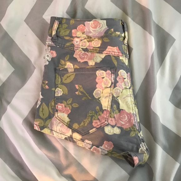 H & M shorts
