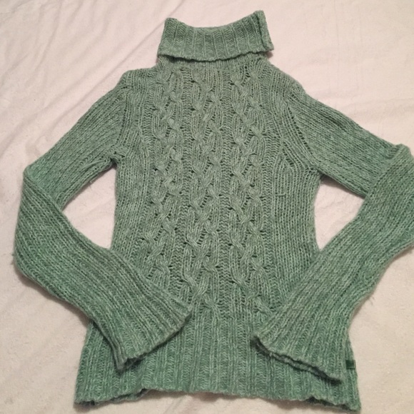 American Eagle Turtleneck