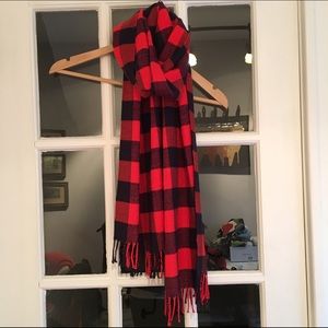 Gap oversized buffalo check scarf