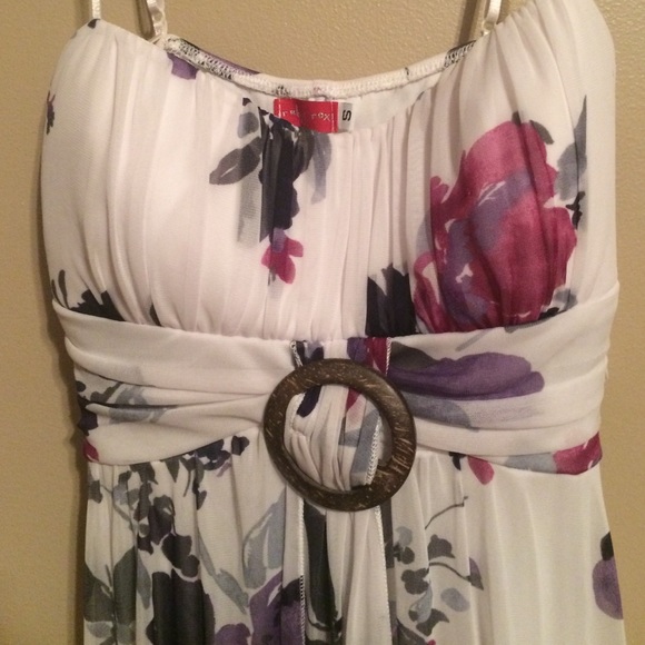 Semi-formal dress - Picture 2 of 4