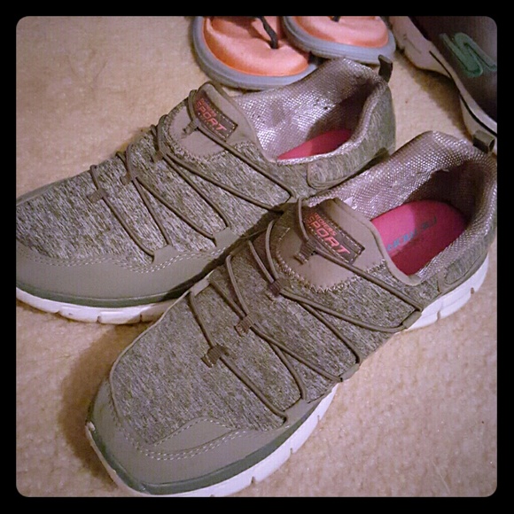 Skechers sport shoes