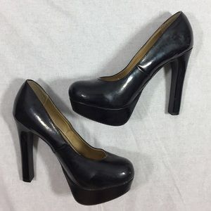 Black Pumps