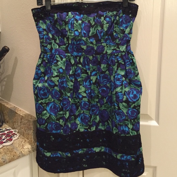 Urban Outfitters strapless dress with pockets - Picture 1 of 4