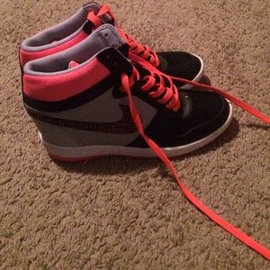 Size 9 women Nike wedge