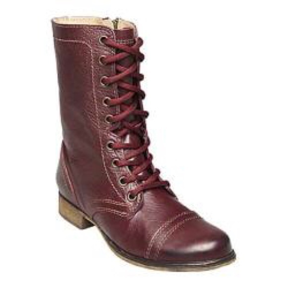 Steve Madden Troop in Wine size 7.5
