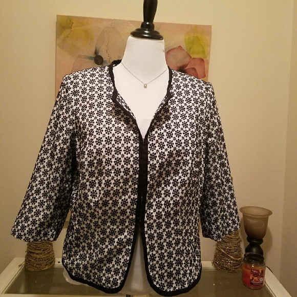 Beautiful black and white blazer