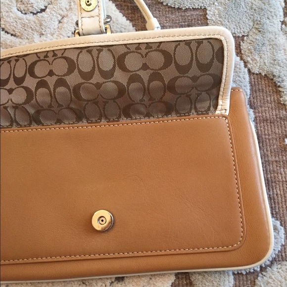 Coach Clutch - Picture 2 of 4