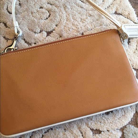 Coach Clutch - Picture 4 of 4