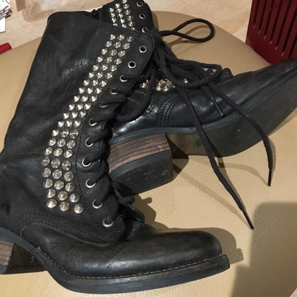 Studded leather boots - Picture 1 of 1