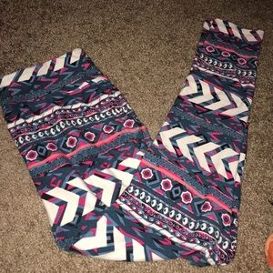 EUC OS Lularoe Aztec leggings