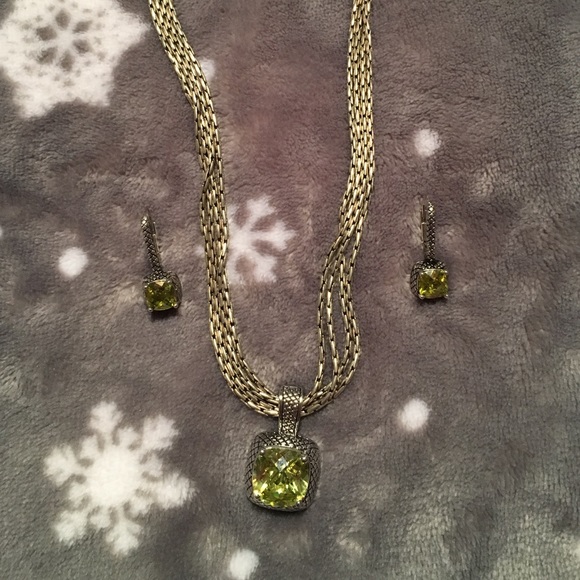 Necklace and earring set