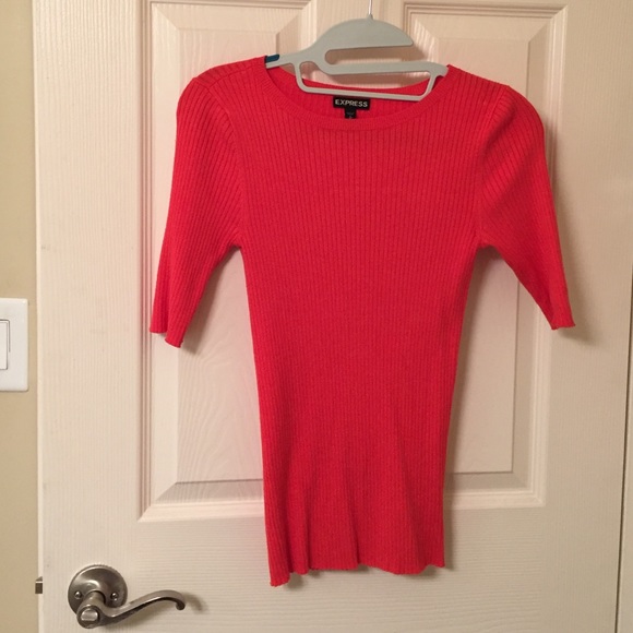 Red/pink ribbed shirt