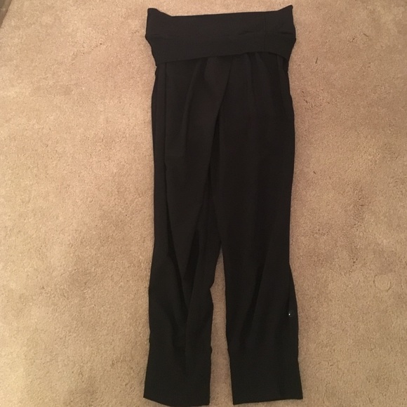 Lululemon Cropped Athletic Pants