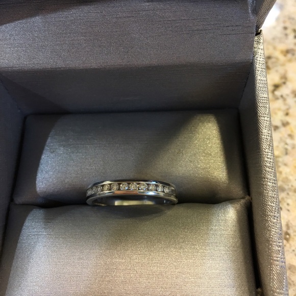 Diamond ring - Picture 2 of 4