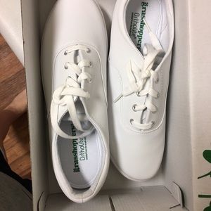 Grasshoppers Leather Nursing Shoes