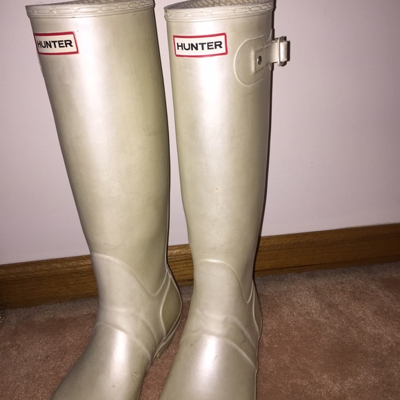 White hunter boots