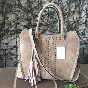 Tote with detachable shoulder strap