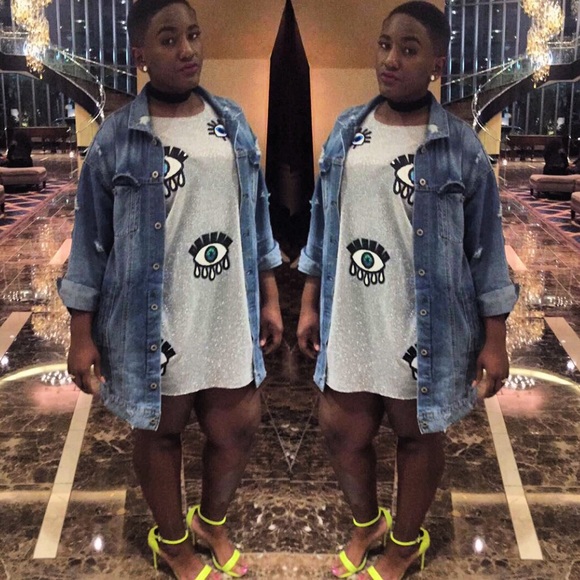 All eyes on me t-shirt dress