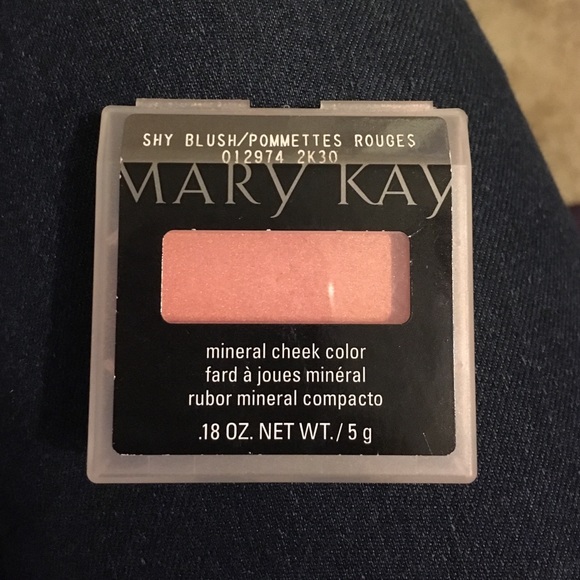 Mary Kay mineral cheek color in Shy Blush