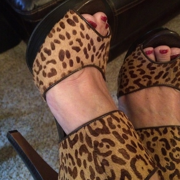 🌷Hot Hot Platform Heels🌷 - Picture 3 of 4