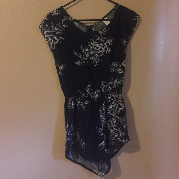 Black and white floral short sleeve romper