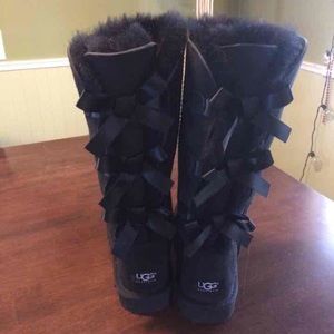 Ugg- New Bailey Triple Bows Black- 6
