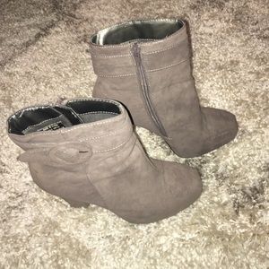 Grey suede ankle booties!