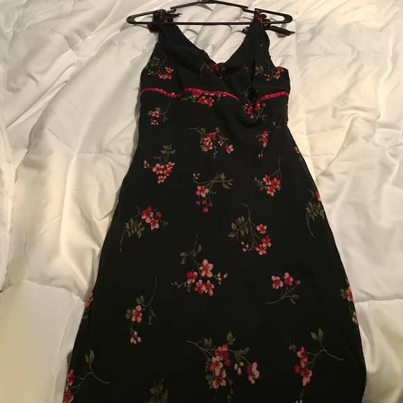 Pretty dress, worn a few times!