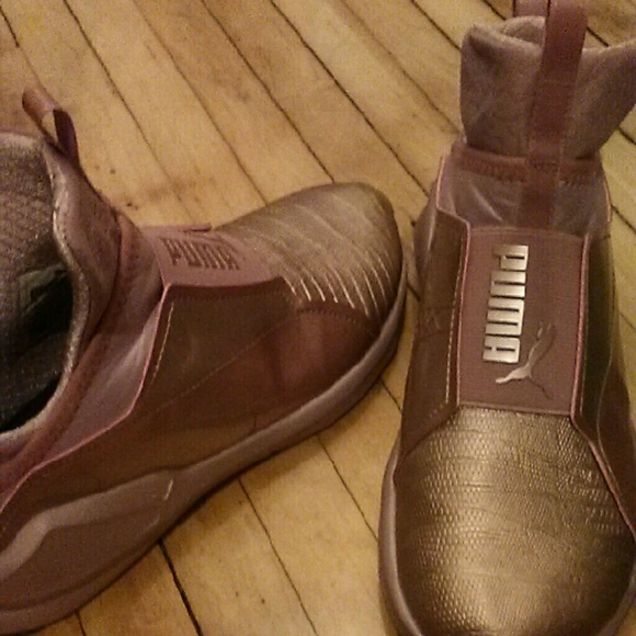 Womens PUMAS - Picture 1 of 1