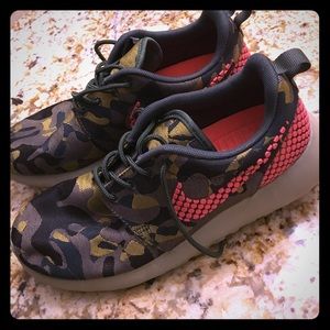 Nike Camouflage Women's Running Sneakers