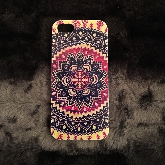 iPhone 5/5s case with magenta and navy mandala