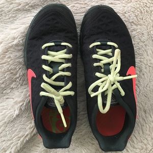 Black Nike Free Runs