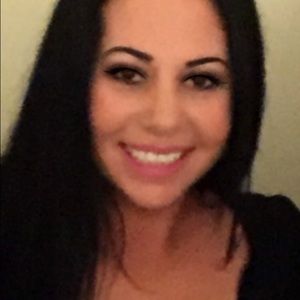 Meet your Posher, Idania