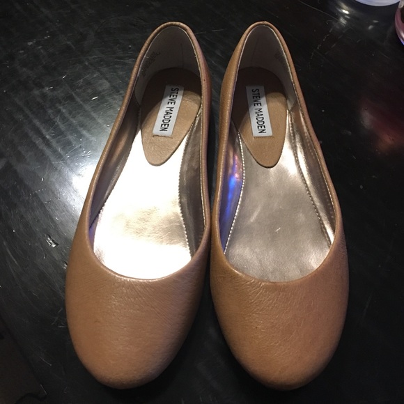 Steve Madden Beige Flats