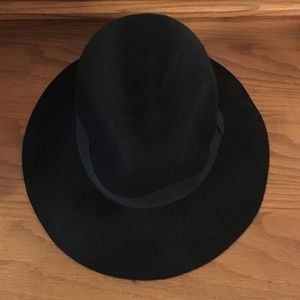 D&Y black hat. Worn once. In great condition.