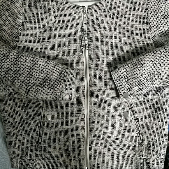 4/$30 HM Jacket - Picture 3 of 4
