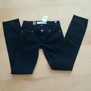 Dark rinse skinny jeans