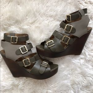 New Cynthia Vincent Mason Wedge Size 10