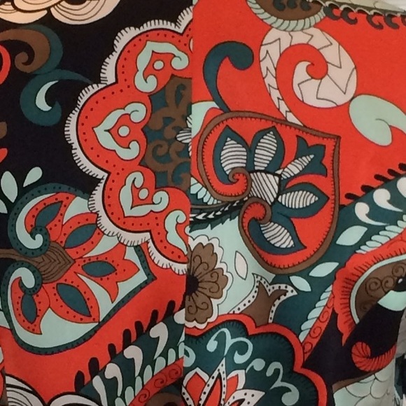 Silk Jacket with satin sash. - Picture 4 of 4