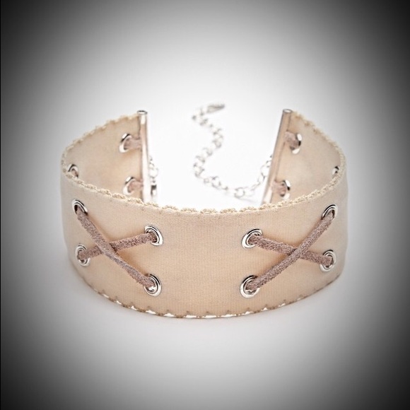 🌸Sold🌸Free People Double Crossed Suede Choker🌿 - Picture 2 of 3