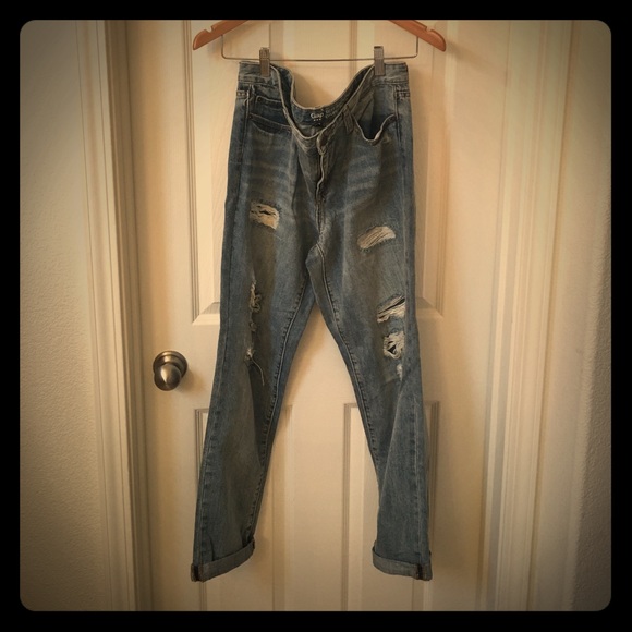 GAP Sexy Boyfriend Fit Jeans. SIZE 10/30R NWOT.