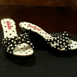 Black and white polka dot Betsyville