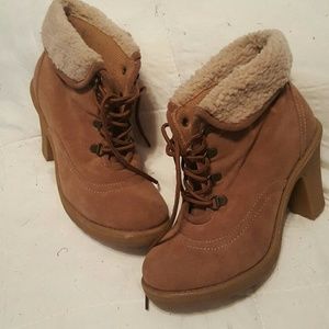 Brown warm heeled ankle boot