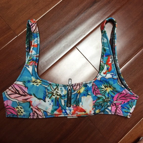 Beach riot bikini top