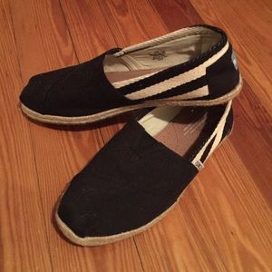 Toms slip ons